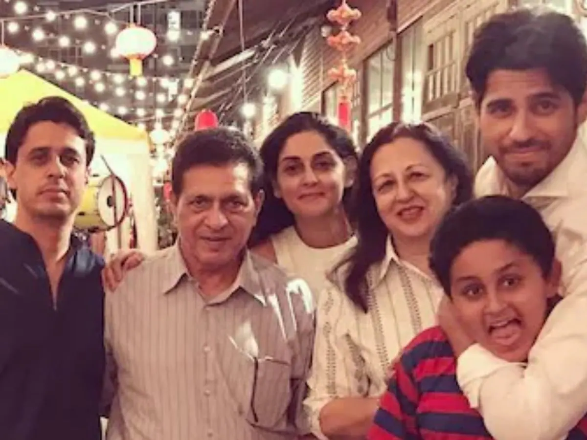 Sidharth Malhotra Father Sunil Malhotra